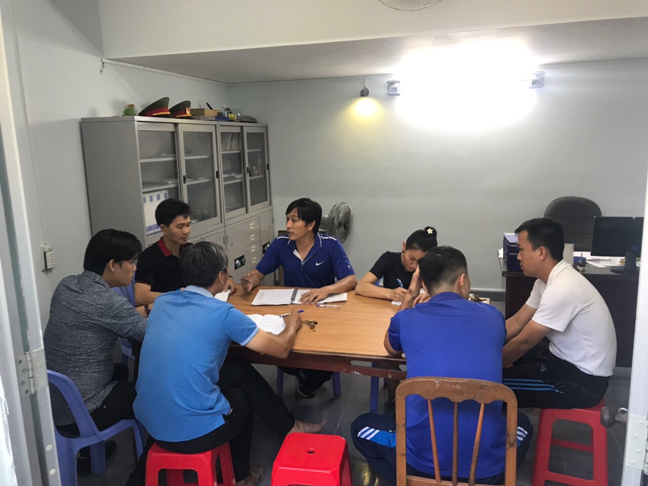 Thầy Nguyễn Hữu Tường báo cáo Seminar khoa học trước tổ chuyên môn Thầy Nguyễn Hữu Tường báo cáo Seminar khoa học trước tổ chuyên môn